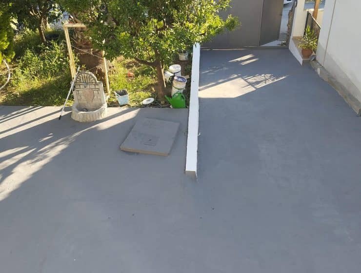 Spacious Jimmy's House 1 apartment in central Nea Iraklitsa, just 200 meters from the beach.